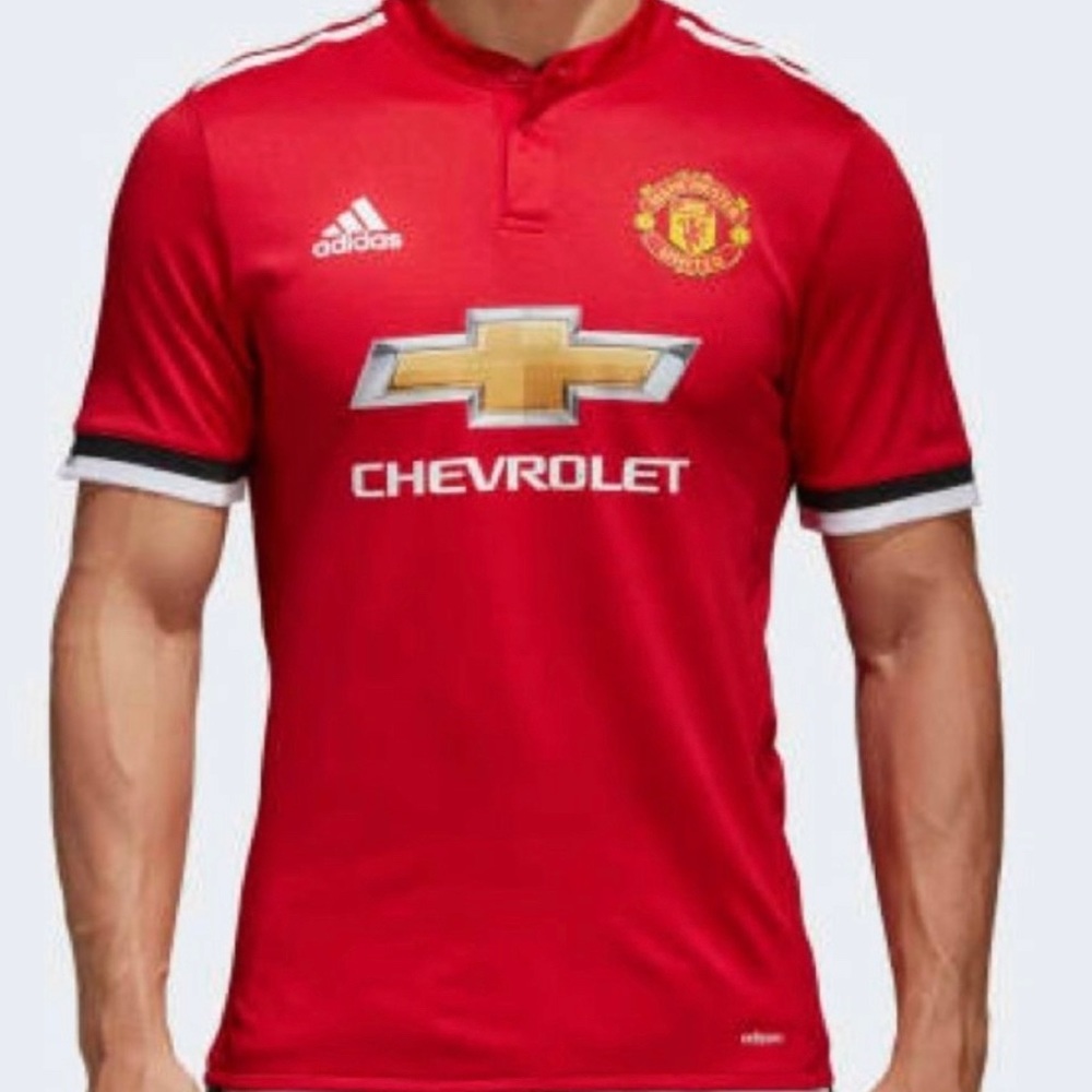 A Manchester United 21-22 Kit! Brand New Jersey, never worn, still have tags.